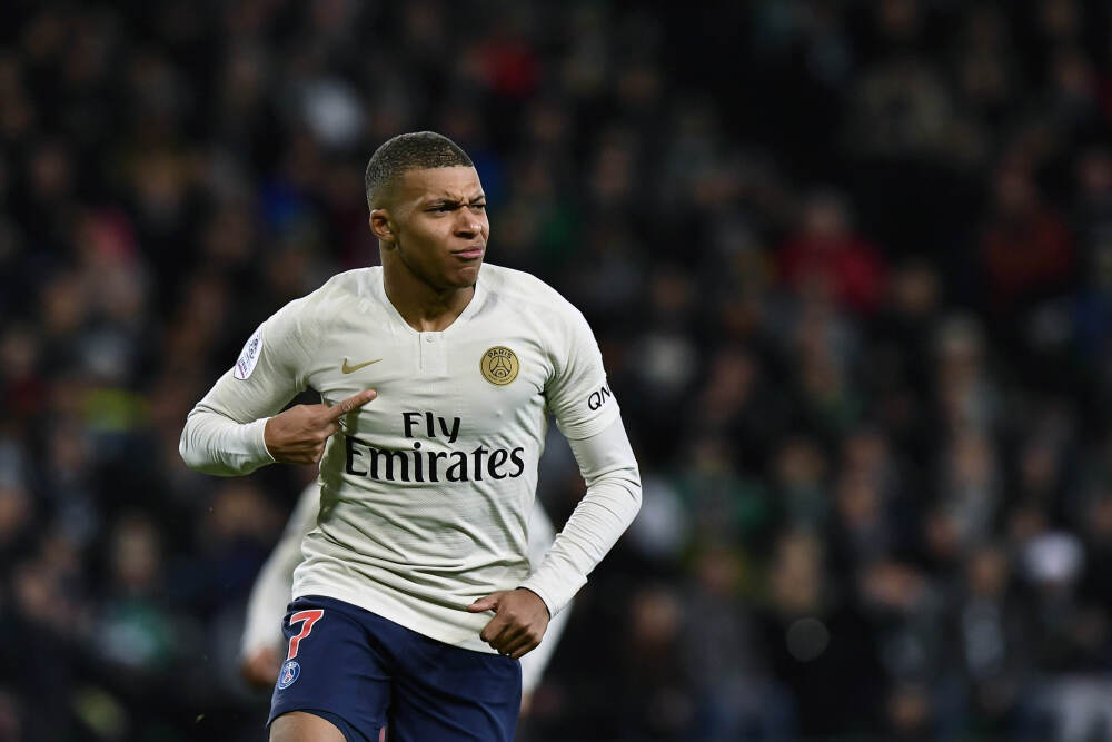 伊媒：伊朗自周六上午起部分开放空域